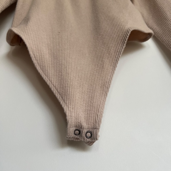 American Eagle Long-Sleeve Henley Bodysuit - Size L - Picture 4 of 7